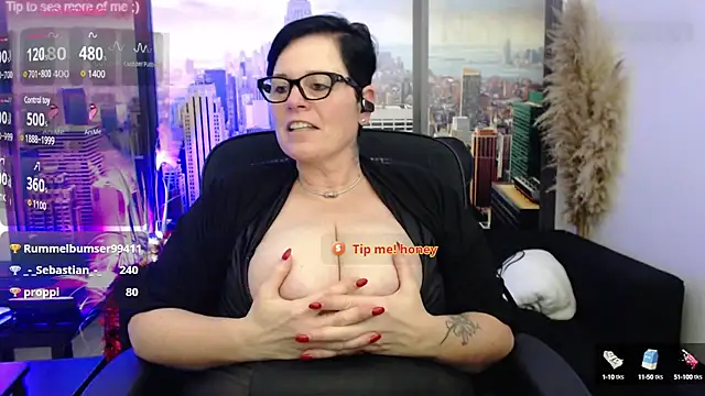 Snapshot of ninarandmann chatting on December 16, 7:54 pm ninarandmann online show from December 16, 7:54 pm