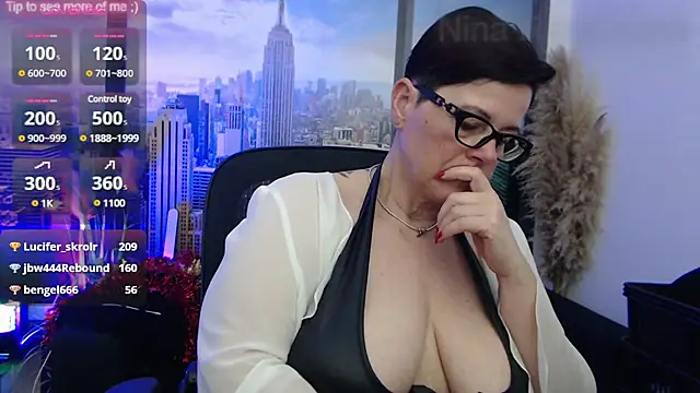 Snapshot of ninarandmann chatting on February 5, 8:25 pm ninarandmann online show from February 5, 8:25 pm