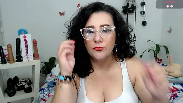 mom hot   online show from October 3, 11:02 pm
