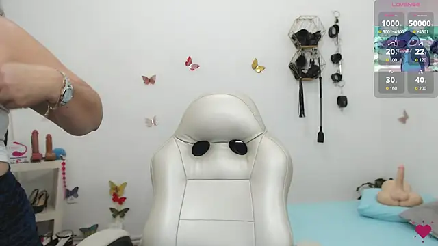 Snapshot of mom_hot__ chatting on February 26, 8:30 pm mom hot online show from February 26, 8:30 pm