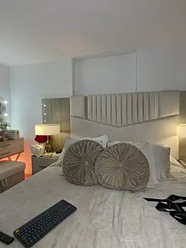  laura 02 online show from February 4, 10:15 pm