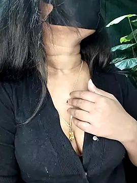 Idhika Paul online show from November 25, 12:10 am