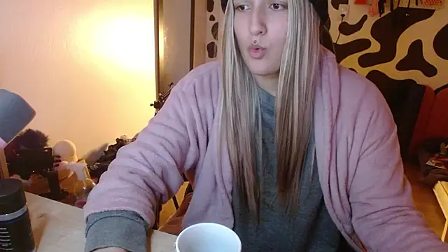 Snapshot of hi_elora chatting on May 22, 12:29 am hi elora online show from May 22, 12:29 am