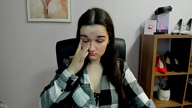 Snapshot of KateDelight chatting on March 1, 7:43 am KateDelight online show from March 1, 7:43 am