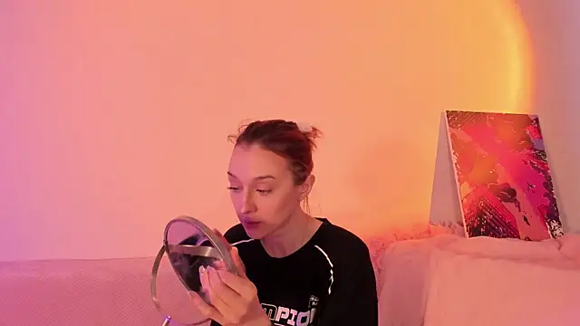 Snapshot of CrystalRey chatting on February 1, 4:24 am CrystalRey online show from February 1, 4:24 am