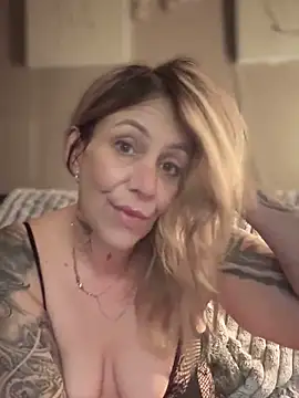 blondebitch2 online show from March 8, 12:22 am