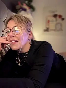 Snapshot of blondebitch2 chatting on January 6, 6:00 pm blondebitch2 online show from January 6, 6:00 pm