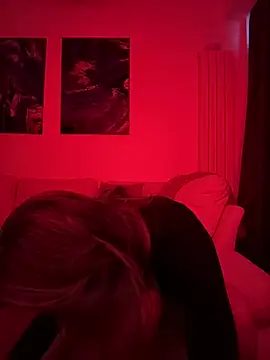 LuisaBecker online show from April 6, 2:31 am