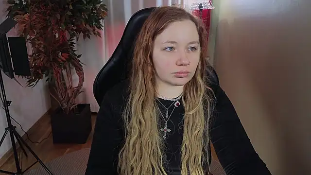 Snapshot of carolina_elf chatting on February 4, 5:35 am carolina elf online show from February 4, 5:35 am