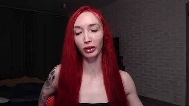 Snapshot of Roxy_Silver chatting on June 12, 10:08 pm Roxy Silver online show from June 12, 10:08 pm