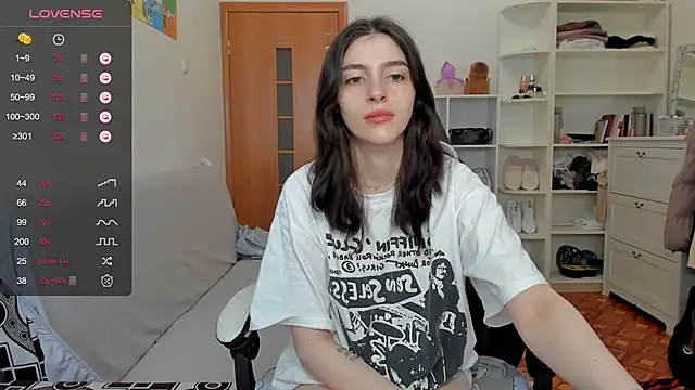 broosnica1 online show from April 16, 7:09 am