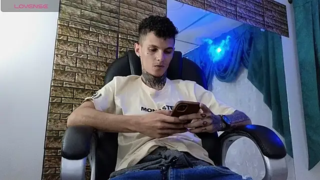 Stuart Boy  online show from September 14, 3:49 am