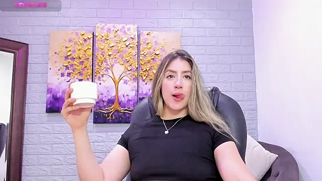  AlejaCruz  online show from April 7, 7:36 pm