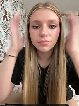 Snapshot of adel_secret chatting on April 22, 8:32 pm adel secret online show from April 22, 8:32 pm
