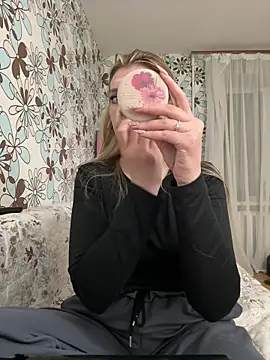 Snapshot of adel_secret chatting on May 17, 8:05 pm adel secret online show from May 17, 8:05 pm
