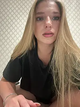 Snapshot of adel_secret chatting on July 6, 8:22 pm adel secret online show from July 6, 8:22 pm
