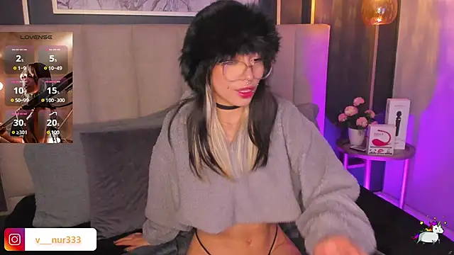 Snapshot of Violetta_Nur chatting on December 14, 4:23 am Violetta Nur online show from December 14, 4:23 am