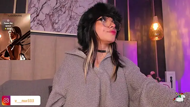 Snapshot of Violetta_Nur chatting on December 14, 7:29 am Violetta Nur online show from December 14, 7:29 am