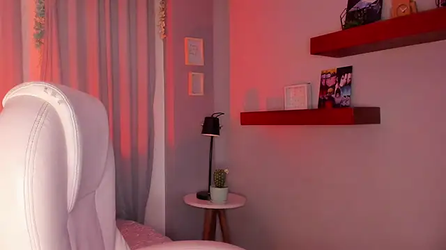 Snapshot of Violetta_Nur chatting on February 12, 4:33 am Violetta Nur online show from February 12, 4:33 am