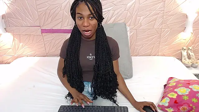 Snapshot of Amarantha_love69 chatting on February 6, 1:32 pm Amarantha love69 online show from February 6, 1:32 pm