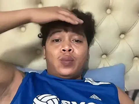 Snapshot of asian_sweetboy chatting on February 21, 6:47 am asian sweetboy online show from February 21, 6:47 am