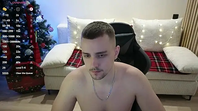 Snapshot of Larstar01 chatting on December 20, 10:50 pm Larstar01 online show from December 20, 10:50 pm