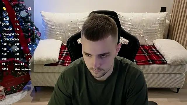 Snapshot of Larstar01 chatting on January 5, 10:35 pm Larstar01 online show from January 5, 10:35 pm