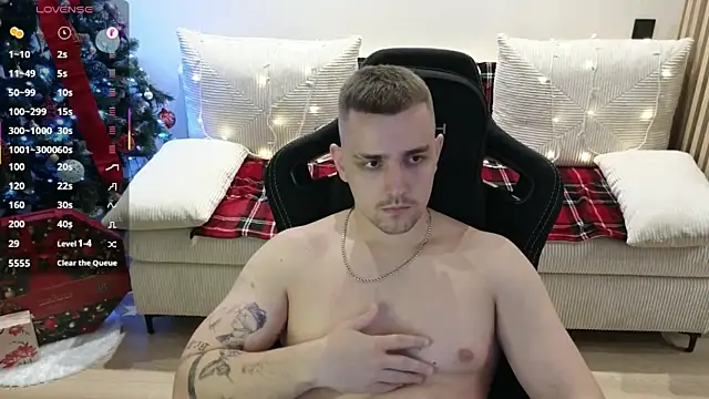 Snapshot of Larstar01 chatting on January 8, 10:23 pm Larstar01 online show from January 8, 10:23 pm