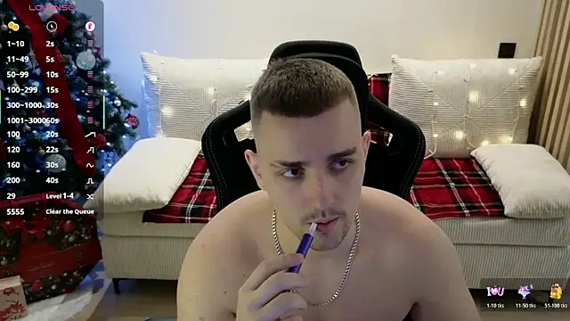 Snapshot of Larstar01 chatting on January 9, 10:55 pm Larstar01 online show from January 9, 10:55 pm