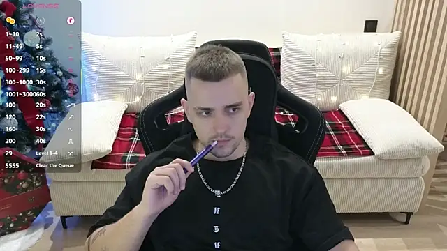 Snapshot of Larstar01 chatting on January 10, 11:09 pm Larstar01 online show from January 10, 11:09 pm