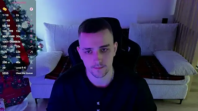 Snapshot of Larstar01 chatting on January 11, 11:10 pm Larstar01 online show from January 11, 11:10 pm