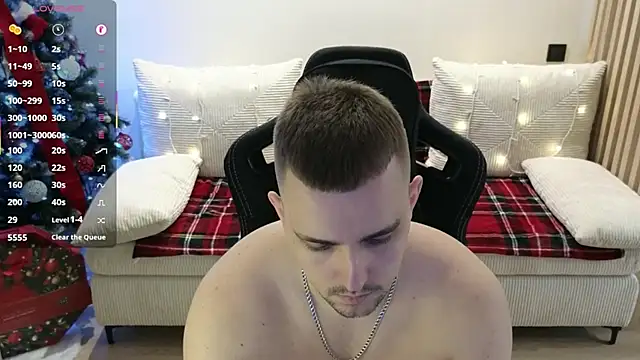 Snapshot of Larstar01 chatting on January 13, 11:21 pm Larstar01 online show from January 13, 11:21 pm