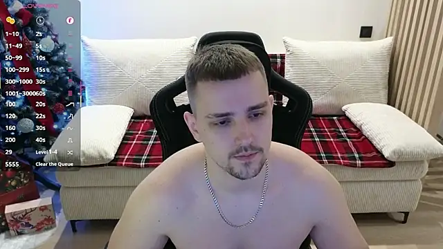 Snapshot of Larstar01 chatting on February 4, 4:51 am Larstar01 online show from February 4, 4:51 am