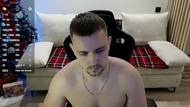 Snapshot of Larstar01 chatting on February 4, 4:57 pm Larstar01 online show from February 4, 4:57 pm