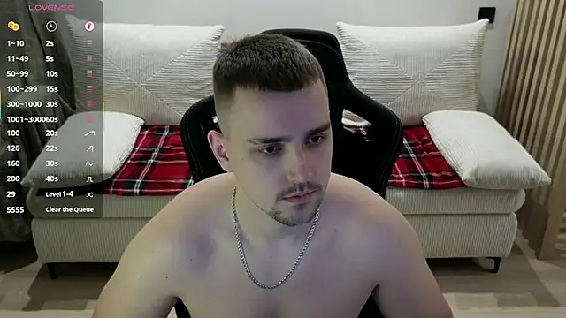 Snapshot of Larstar01 chatting on February 22, 11:03 pm Larstar01 online show from February 22, 11:03 pm