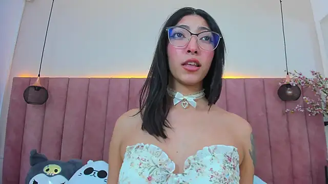 MarianaBranzz online show from February 25, 1:06 pm