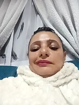 Snapshot of Emily0215 chatting on February 5, 11:42 pm Emily0215 online show from February 5, 11:42 pm