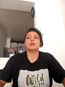 Snapshot of Emily0215 chatting on February 13, 2:57 pm Emily0215 online show from February 13, 2:57 pm