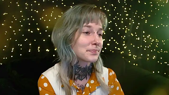 Snapshot of Littlespacemouse chatting on February 6, 12:41 pm Littlespacemouse online show from February 6, 12:41 pm