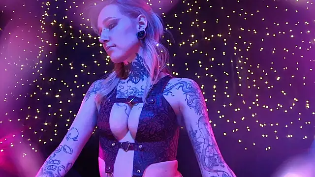 Snapshot of Littlespacemouse chatting on February 14, 10:56 am Littlespacemouse online show from February 14, 10:56 am