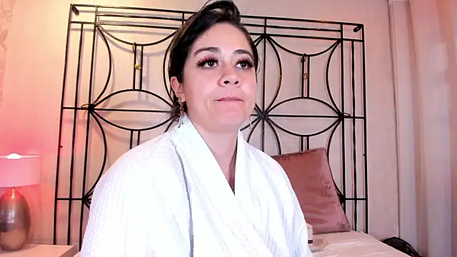 nahomi sweett online show from March 22, 5:52 pm