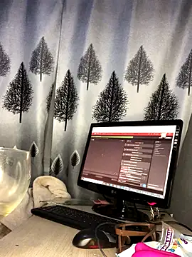 Nicole Liam  online show from October 11, 5:00 pm