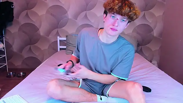 Ian Flor online show from December 17, 12:33 pm