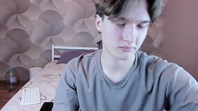 Ian Flor online show from April 5, 4:04 pm