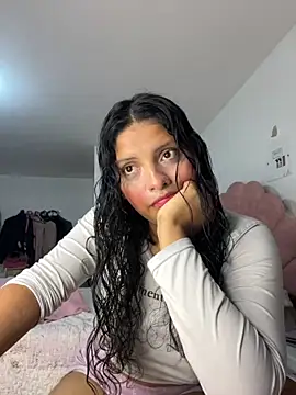 Snapshot of tati__22 chatting on November 3, 5:47 pm tati 22 online show from November 3, 5:47 pm
