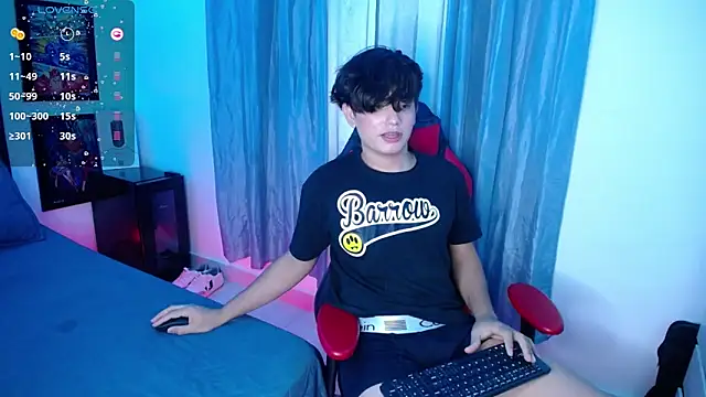 Snapshot of andyboy- chatting on January 23, 2:44 am andyboy- online show from January 23, 2:44 am