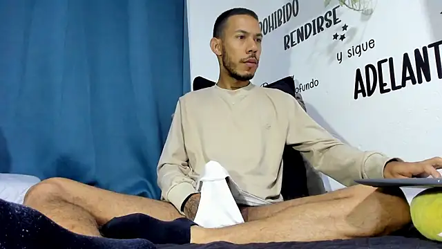 Aronxxs online show from December 15, 7:56 am