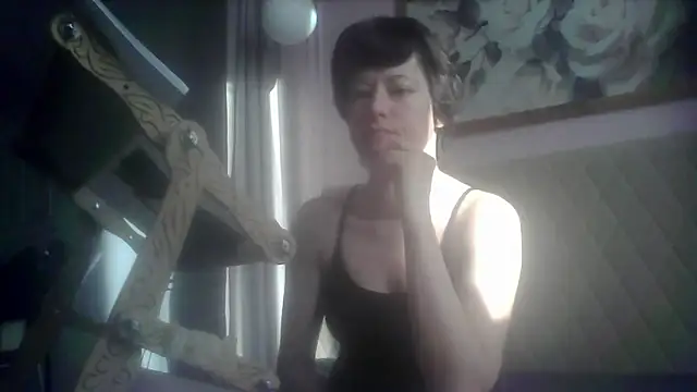 Snapshot of SunElizabeth chatting on May 22, 2:30 am SunElizabeth online show from May 22, 2:30 am