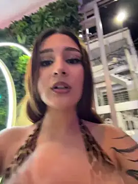 Snapshot of Mon_Cherry chatting on April 11, 1:43 am Mon Cherry online show from April 11, 1:43 am