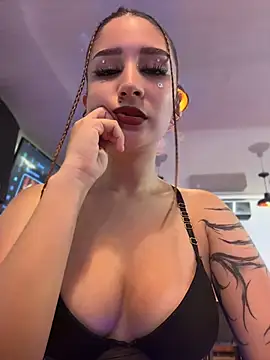 Snapshot of Mon_Cherry chatting on April 30, 1:23 am Mon Cherry online show from April 30, 1:23 am